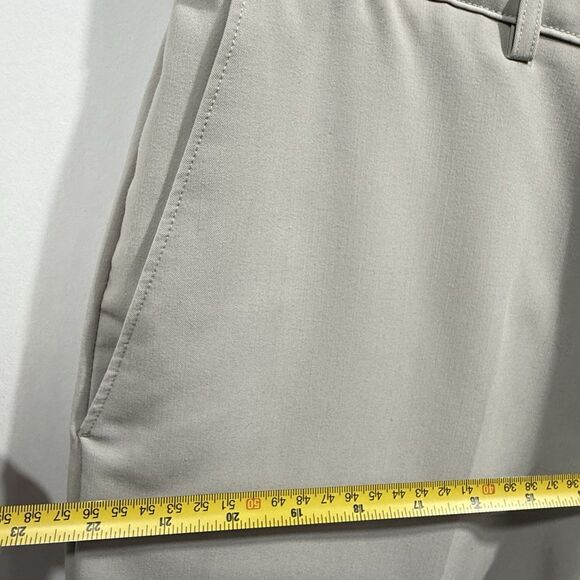 HAGGAR Comfort Equipped Chino Shorts Men's 34 x 8 Beige Golf Performance - Picture 15 of 15